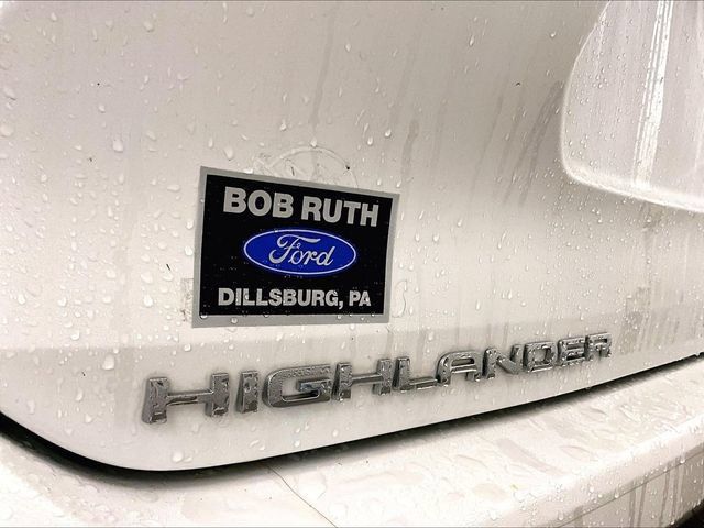 Used 2022 Toyota Highlander LE AWD/4WD image 13