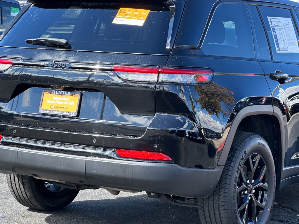 Certified 2024 Jeep Grand Cherokee Altitude AWD/4WD image 11