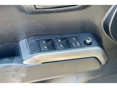 Used 2018 Toyota Tacoma SR5 RWD image 13