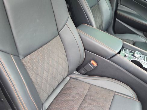 Used 2023 Nissan Maxima SR w/ Sport Mat Group FWD image 7