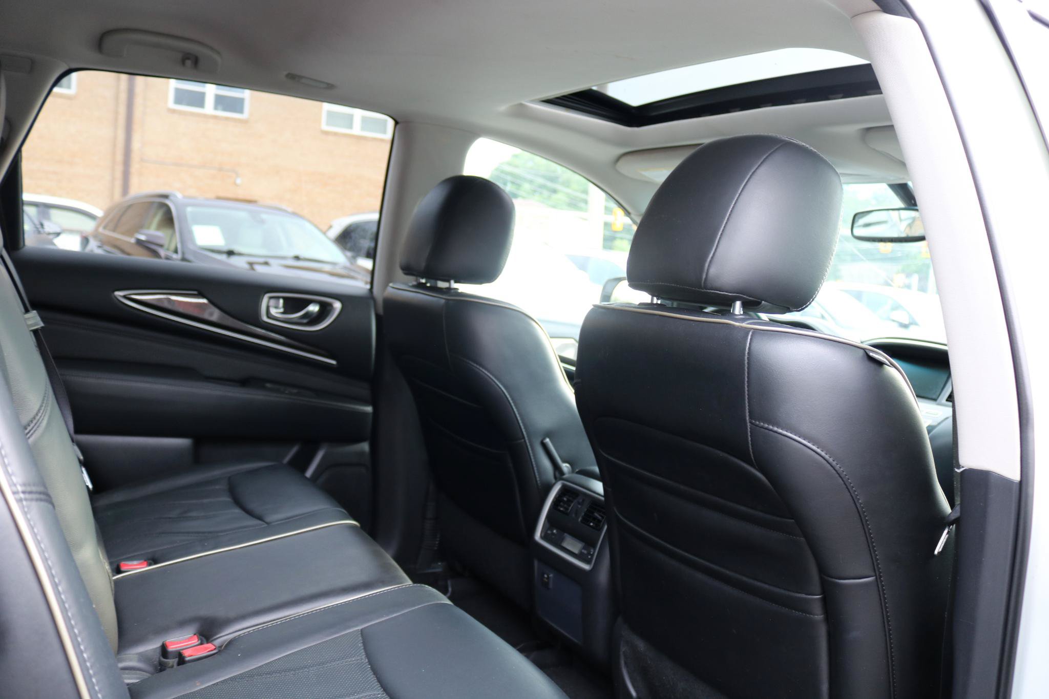 Used 2016 INFINITI QX60 Luxe AWD/4WD image 42