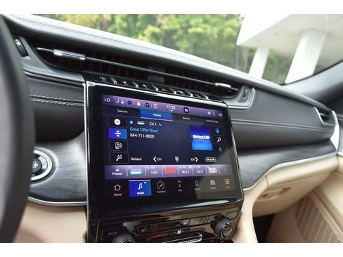 Used 2023 Jeep Grand Cherokee Limited image 23