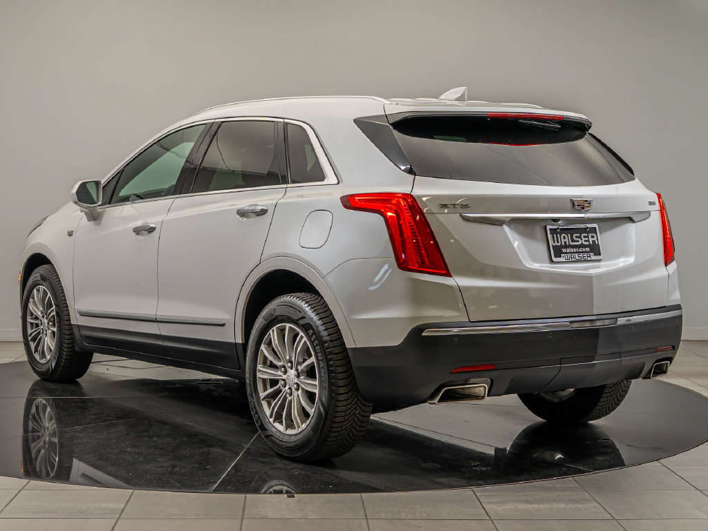 Used 2017 Cadillac XT5 Luxury w/ Driver Awareness Package FWD image 6