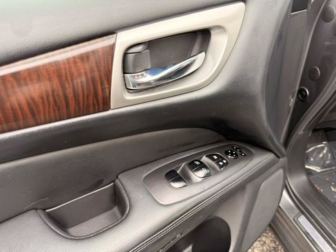 Used 2015 Nissan Pathfinder SL AWD/4WD image 10