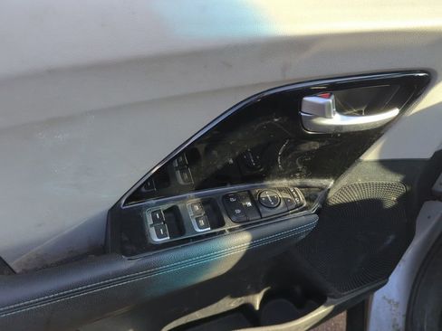 Used 2019 Kia Niro EX FWD image 9