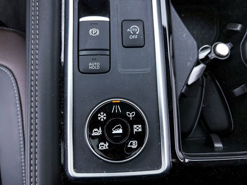 Used 2024 Nissan Pathfinder Platinum w/ Cargo Package image 29