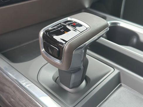 Used 2025 Chevrolet Silverado 1500 LTZ AWD/4WD image 31