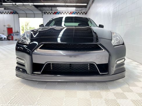 Used 2013 Nissan GT-R Premium image 14