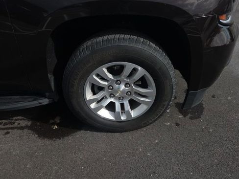 Used 2018 Chevrolet Suburban LT image 16