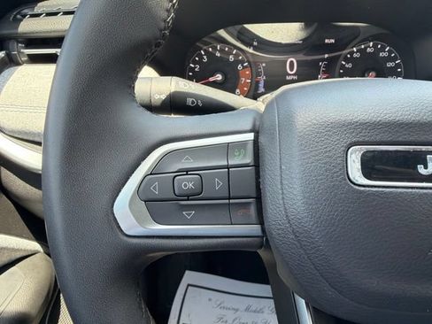 Used 2024 Jeep Compass Latitude AWD/4WD image 19