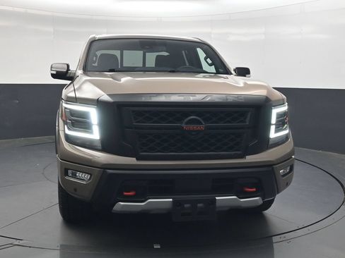 Used 2022 Nissan Titan PRO-4X w/ Pro-4x Convenience Package AWD/4WD image 15