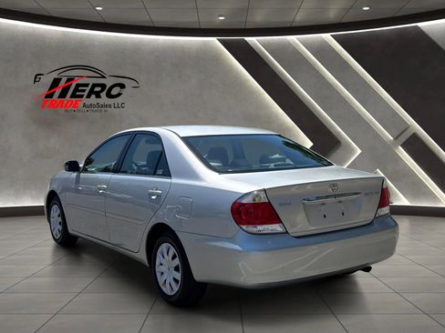 Used 2005 Toyota Camry LE FWD image 9