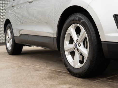 Used 2018 Ford Edge SE image 29