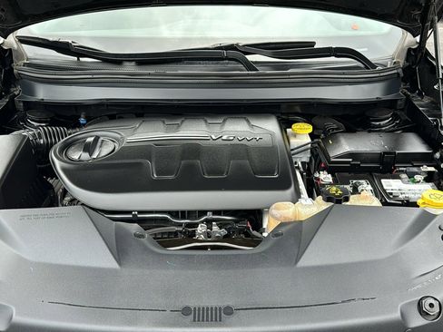 Used 2019 Jeep Cherokee Latitude w/ Popular Appearance Group image 35