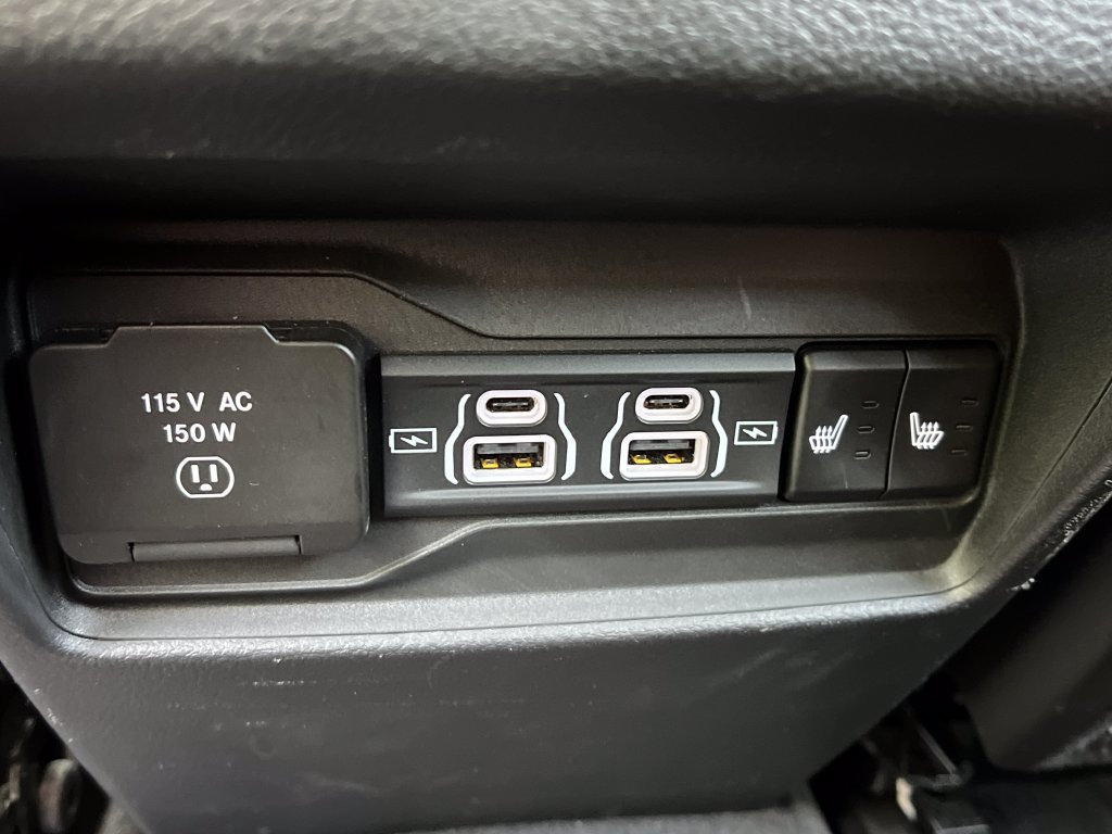 Used 2023 Jeep Grand Cherokee Limited w/ Luxury Tech Group II AWD/4WD image 30