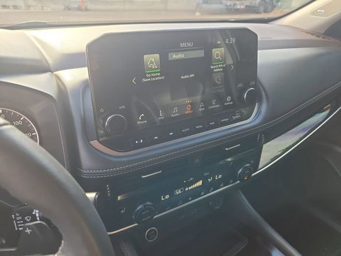 Used 2023 Nissan Rogue SL w/ SL Premium Package image 12