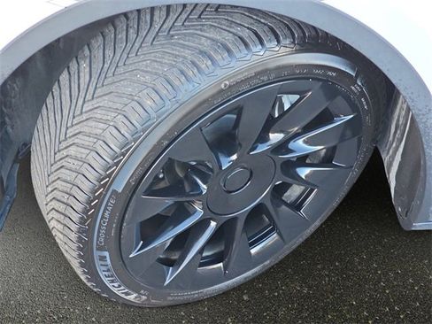 Used 2021 Tesla Model Y Long Range image 34