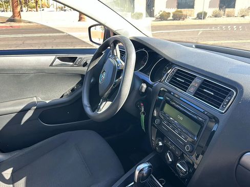 Used 2015 Volkswagen Jetta TDI S image 6