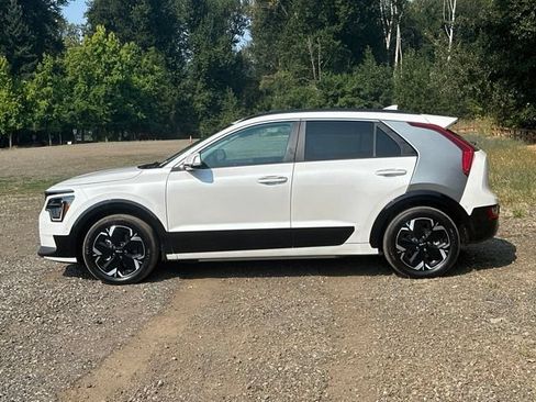 Used 2023 Kia Niro Wave FWD image 6
