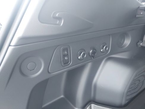 Certified 2025 Subaru Forester Touring AWD/4WD image 39
