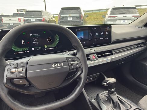 Used 2025 Kia K4 FWD image 15