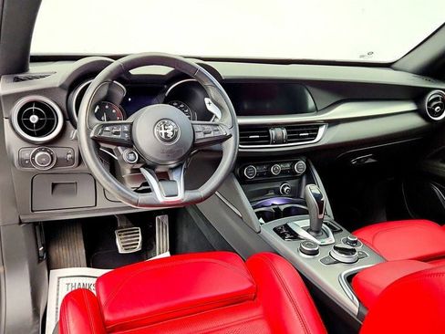 Used 2022 Alfa Romeo Stelvio Veloce AWD/4WD image 13