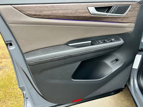 Used 2025 Volkswagen Atlas SEL image 21