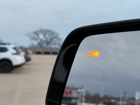 Used 2018 Chevrolet Traverse LT image 12