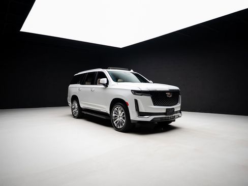 Used 2024 Cadillac Escalade Premium Luxury AWD/4WD image 88