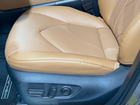New 2026 Toyota Highlander Platinum AWD/4WD image 33