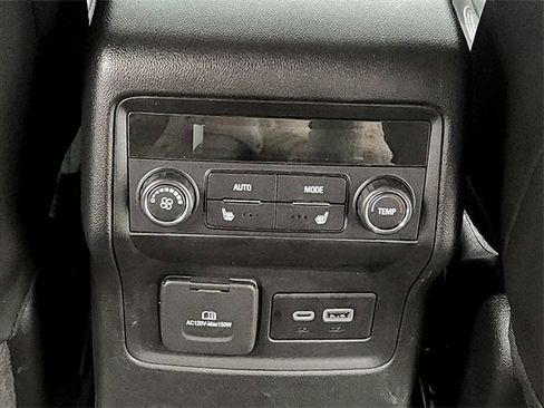 Used 2023 GMC Acadia AT4 image 29