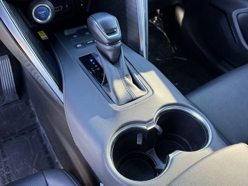 Used 2021 Toyota Venza Limited image 26