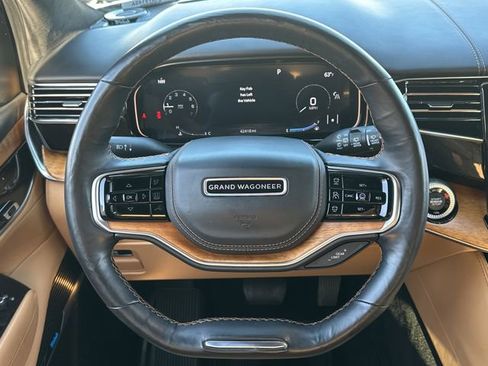Used 2022 Jeep Grand Wagoneer Series III image 11