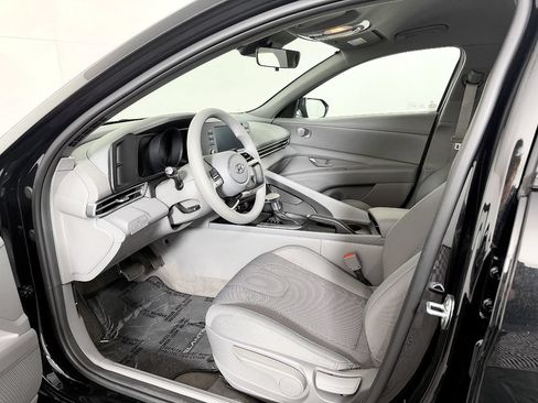 Used 2022 Hyundai Elantra SE FWD image 33