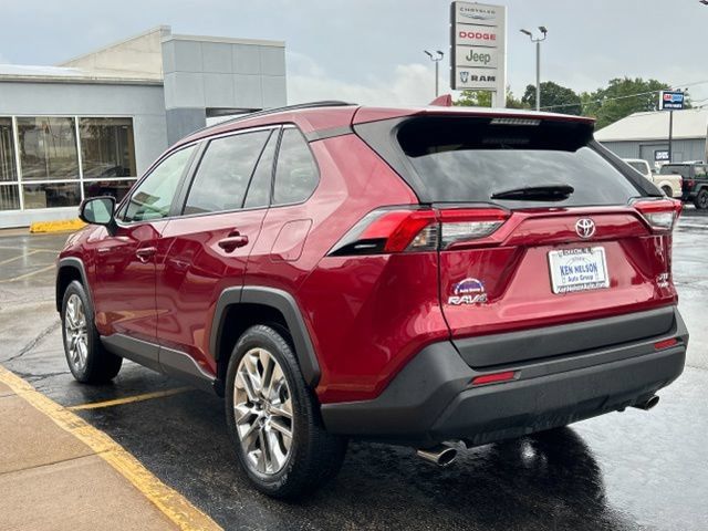 Used 2019 Toyota RAV4 XLE Premium w/ Cold Weather Package AWD/4WD image 7