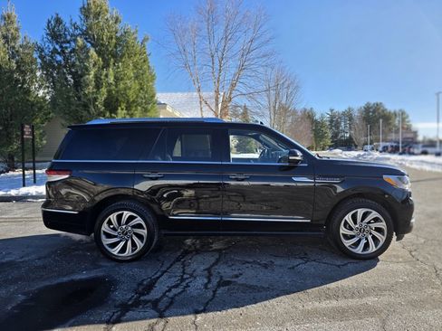 Used 2023 Lincoln Navigator Reserve image 13