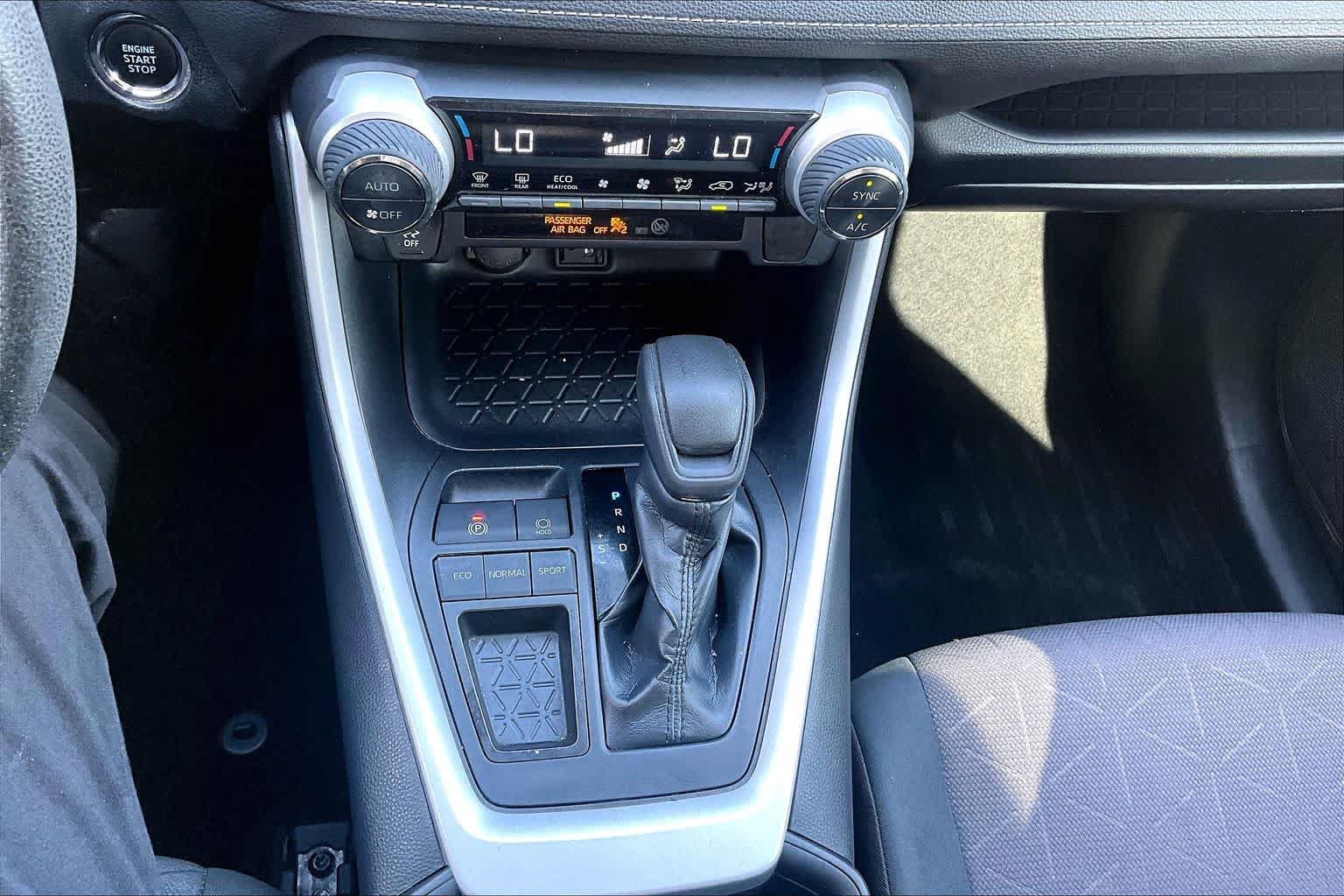 Used 2019 Toyota RAV4 XLE FWD image 35