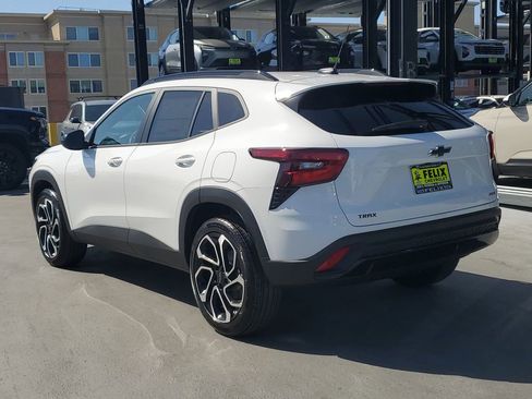 New 2026 Chevrolet Trax RS FWD image 5