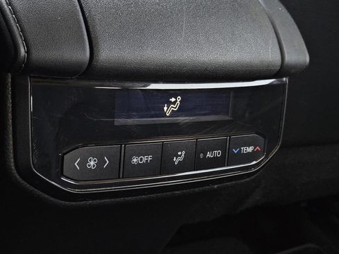 Used 2021 Toyota Highlander XLE image 29