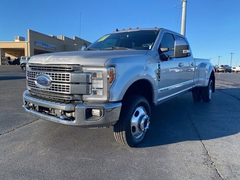 Used 2019 Ford F350 Platinum w/ Platinum Ultimate Package image 3