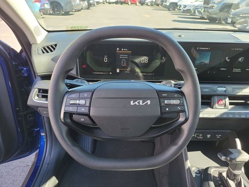 Used 2025 Kia K4 LXS image 22