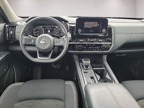 Used 2025 Nissan Pathfinder SV FWD image 11