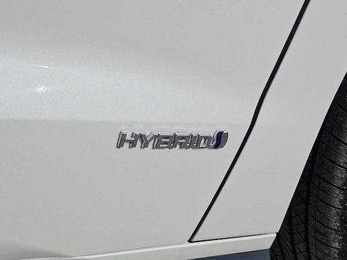 Used 2021 Toyota Sienna Limited image 13