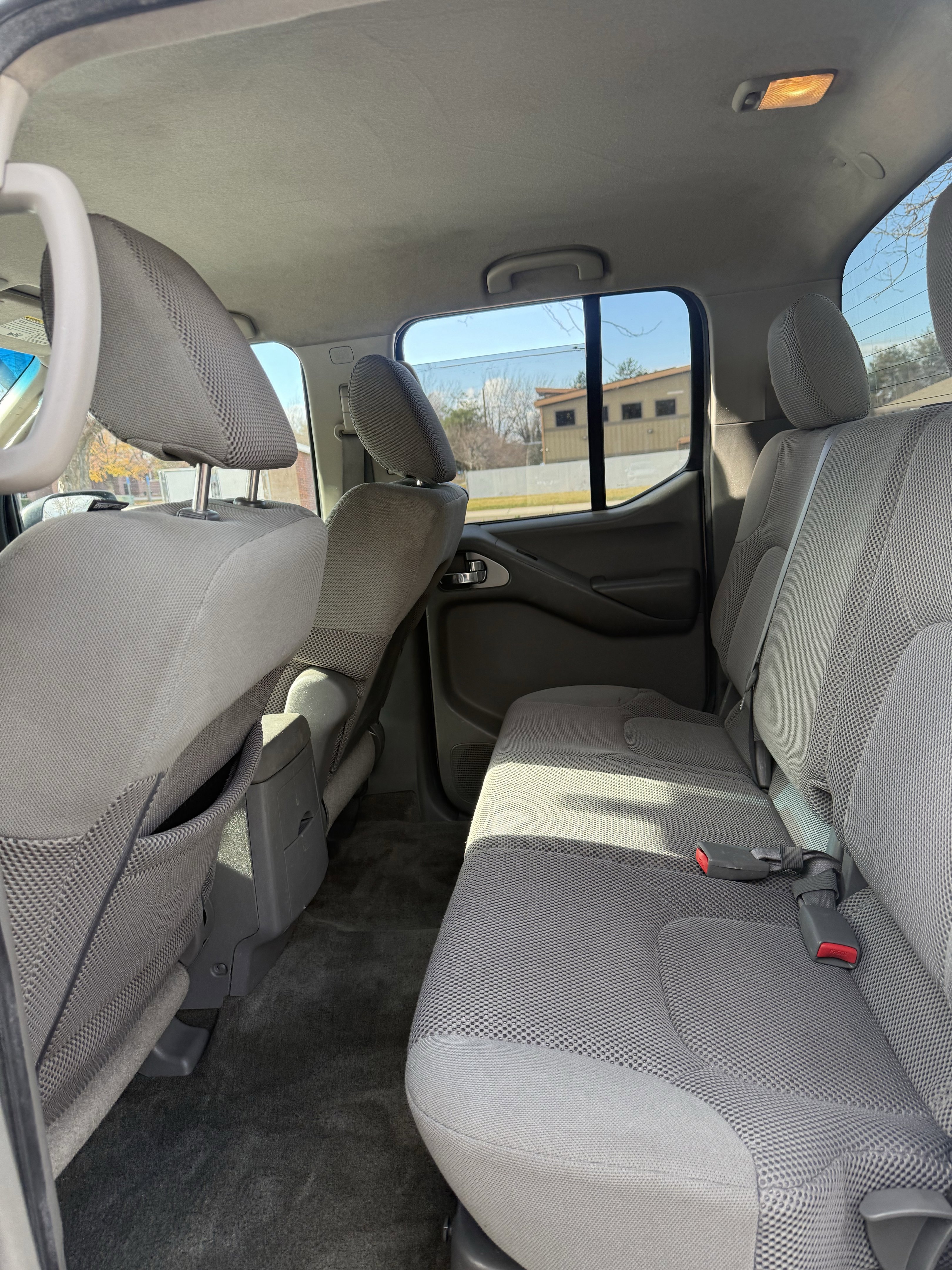 Used 2010 Nissan Frontier SE RWD image 17