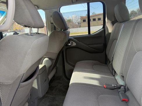 Used 2010 Nissan Frontier SE RWD image 17