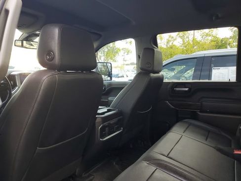 Used 2022 GMC Sierra 2500 SLT w/ SLT Preferred Package AWD/4WD image 11