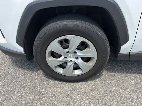Used 2020 Toyota RAV4 LE AWD/4WD image 21