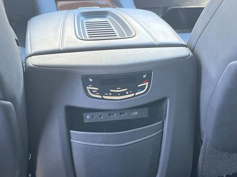 Used 2019 Cadillac Escalade ESV Luxury AWD/4WD image 18