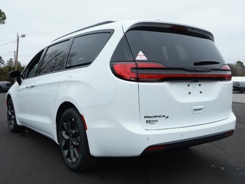 New 2026 Chrysler Pacifica Select w/ S Appearance Package image 8