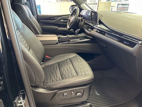 Used 2023 Cadillac Escalade ESV V image 43